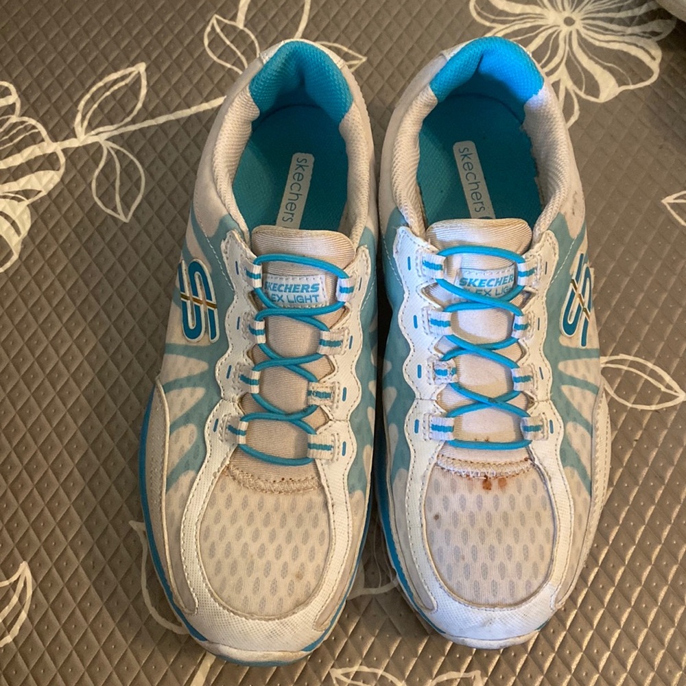 Very light and comfy sneaker for walking